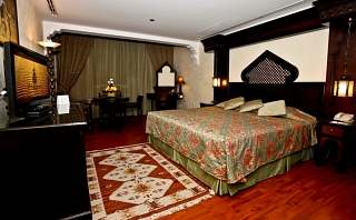 فندق كورتيارد عربية وسبا دبي